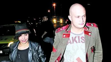 Este oficial! Andreea si Bendeac sunt impreuna! S-au sarutat in strada la 4 dimineata!