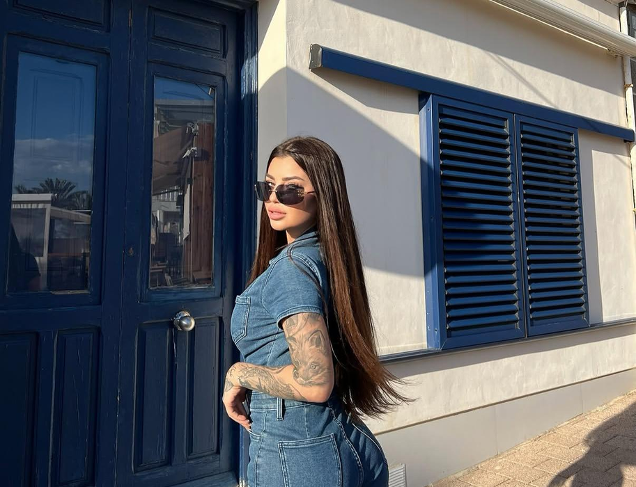Cum arată Flori, mama ispitei Gabriella de la Insula iubirii. Blondina nu e străină de intervențiile estetice