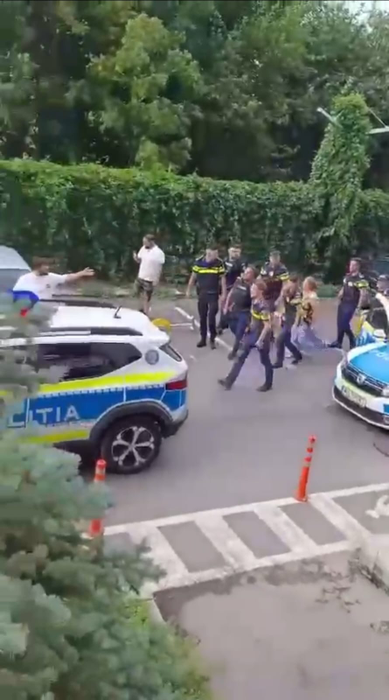 Încă un scandal în ”blocul vedetelor”: bătăi cu cuțite, cinci persoane au fost reținute