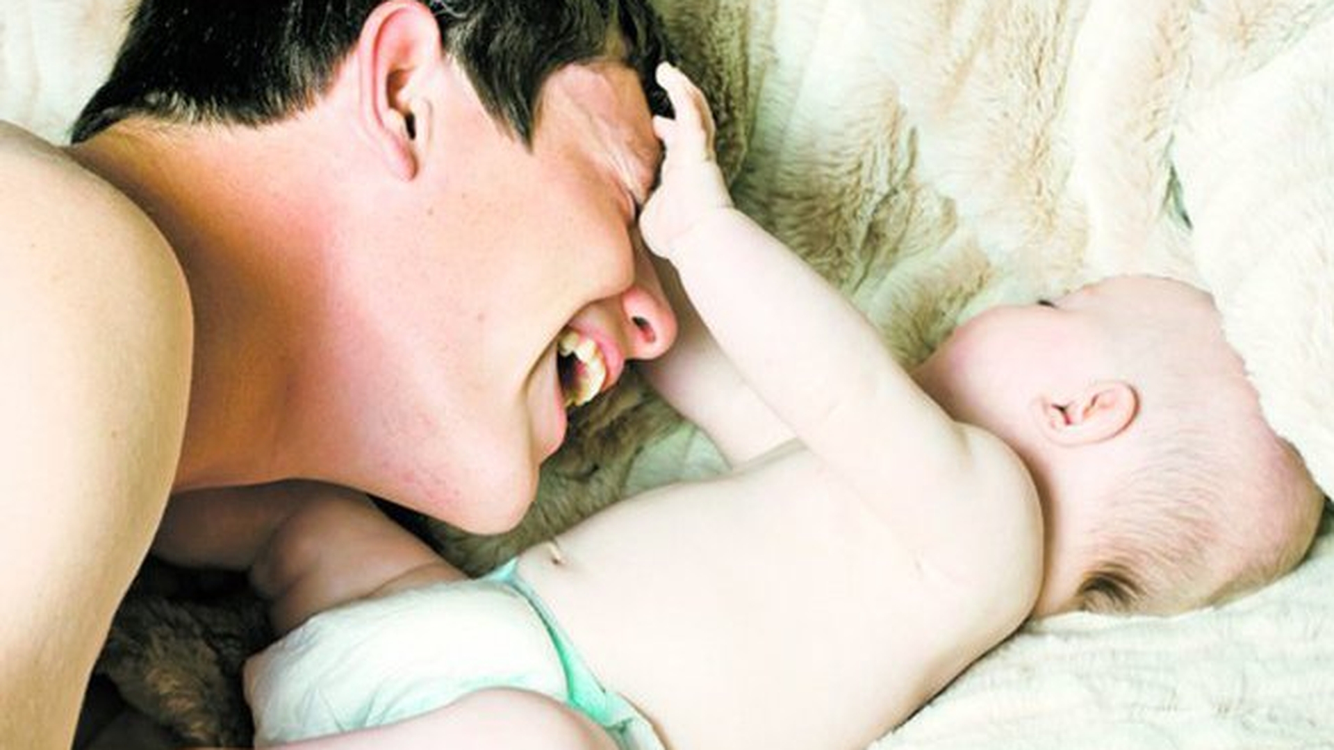10% din "mamicile" in concediu maternal sunt... tatici