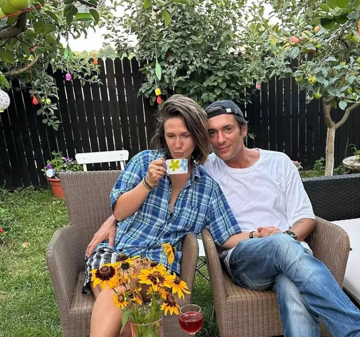 Cum arată casa de la Șușani a Adelei Popescu? Ai zice că e ruptă dintr-un peisaj din Toscana
