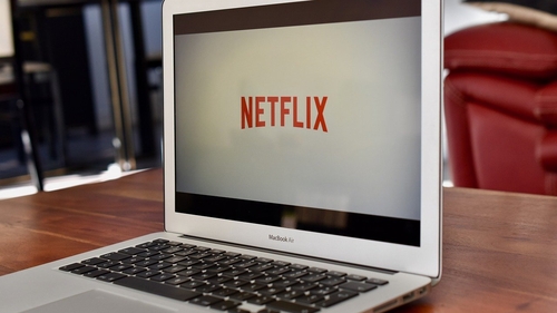 Ce filme și seriale Netflix apar în luna mai. Iată lista completă