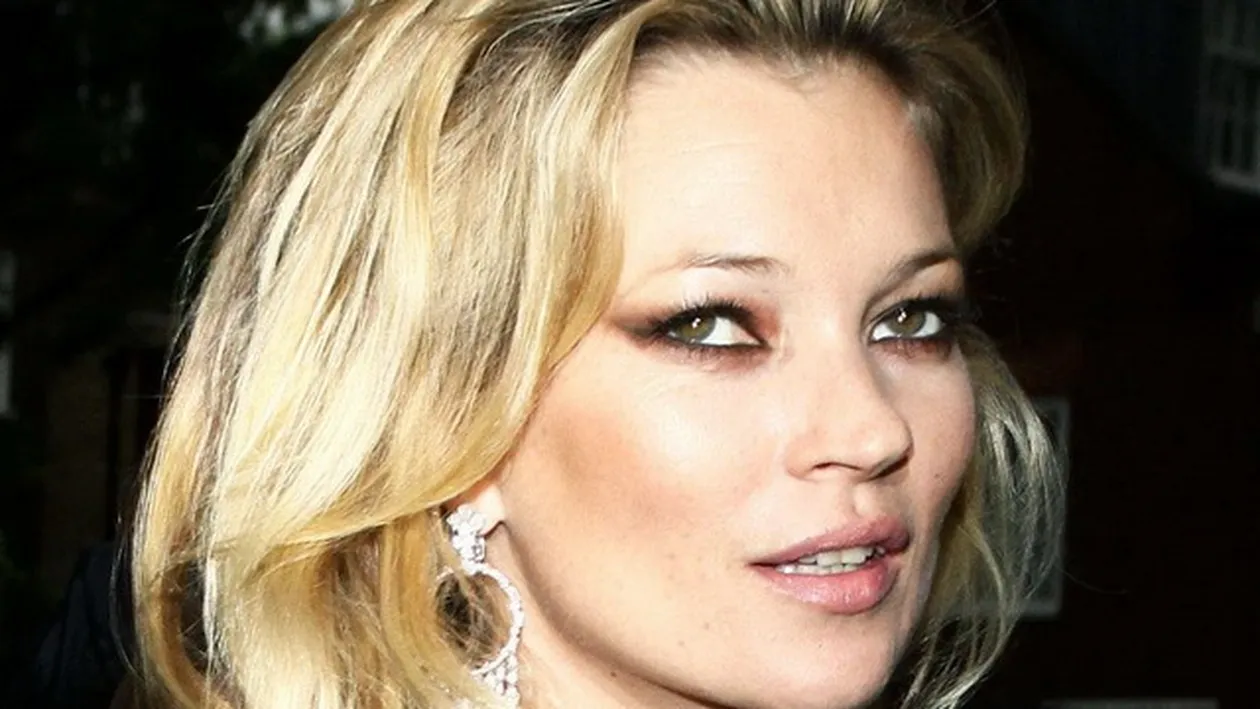Nu ai zice ca e unul din supermodelele lumii. Kate Moss, imagine de cosmar fara machiaj. Presa din Marea Britanie: E beata