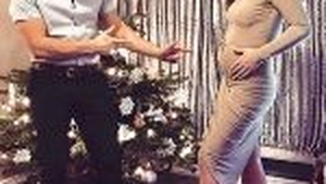 Simtea ca o mananca burta de gravida, dar nu si-a dat seama ce se intampla de fapt! Bebelusul a murit otravit! Imagini CRUNTE cu micuta!