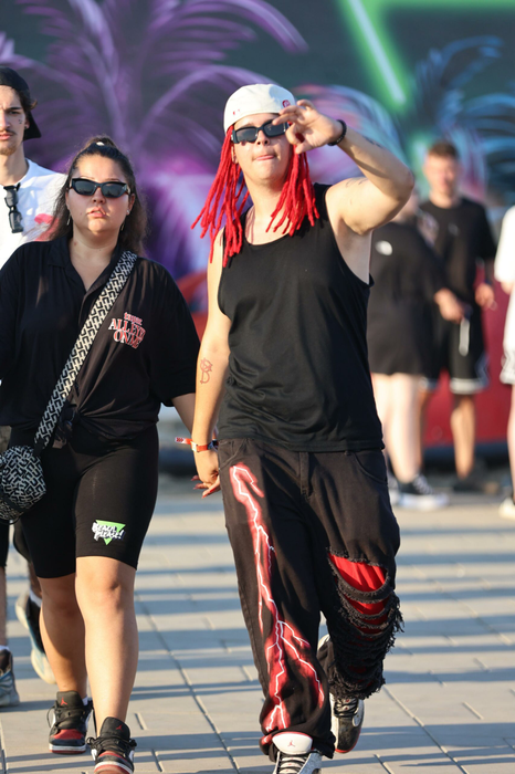 Ce ținute se poartă la Beach, Please! CANCAN.RO a făcut radiografia evenimentului de la Costinești din și dincolo de scenă! Ce ținute se poartă la Beach, Please!