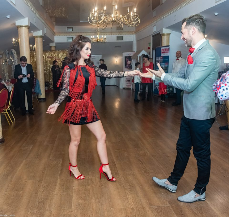 Deea a spus la TV cum face amor cu Dinu Maxer! Trucul pe care îl folosește ca fiul lor să nu intre peste ei