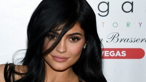 Sora lui Kim Kardashian, Kylie Jenner, a pierdut recordul mondial pentru fotografia cu cele mai multe aprecieri de pe Instagram. Nu-ți va veni să crezi ce fotografie se află acum pe primul loc!