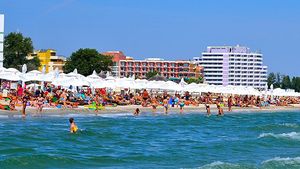 Weekend distrus pe litoral! Ce au gasit turistii care au ajuns pe plajele din Mamaia