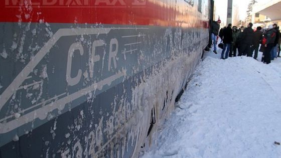 O cursă feroviară Timișoara-București este blocată de 7 ore la Orșova: „Așa este CFR Infrastructură: are drujbă, n-are benzină!”