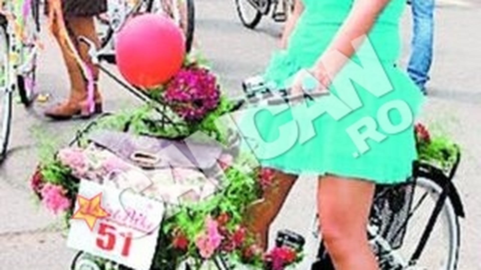 Peste 200 de aradence au promovat mersul pe doua roti. Sexy biciclistele