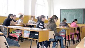 Monica Barladeanu si Bianca Dragusanu, subiect de test pentru elevii de clasa a opta! Ce trebuie sa stie copiii despre "dive"