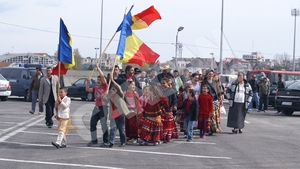 Muzica bisericeasca si berbeci la protap de Ziua Romilor