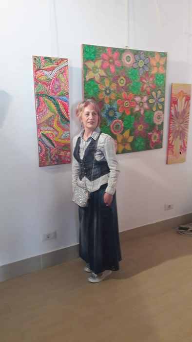 Pictorița, la vernisajul expoziției sale