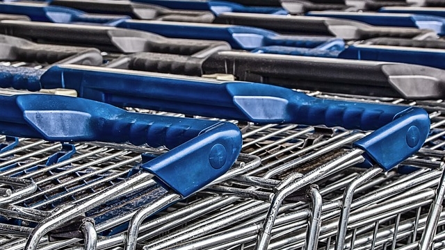 Ce au pățit o femeie și copilul ei de 2 ani într-un supermarket din Medgidia. Martorii au crezut că nu văd bine