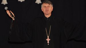 Cristian Pomohaci, slujbe ilegale la el acasă?! "Îşi face datoria de preot" 