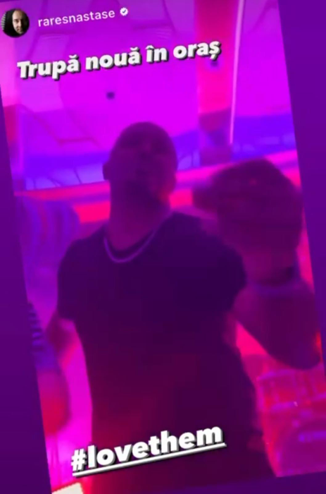 Mai rar s-a văzut aşa naş! Cum s-a îmbrăcat Cabral la nunta Roxanei Hulpe. FOTO şi VIDEO