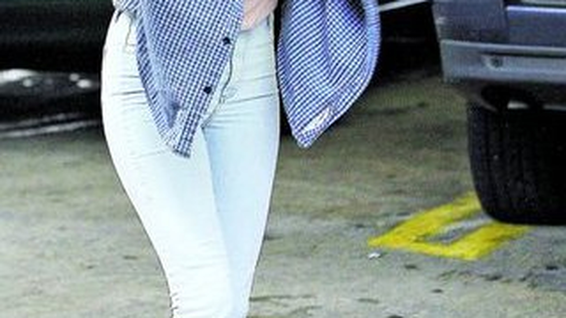 Mezina lui Demi Moore a luat-o razna la vederea fotografilor. ISTERICA!!!