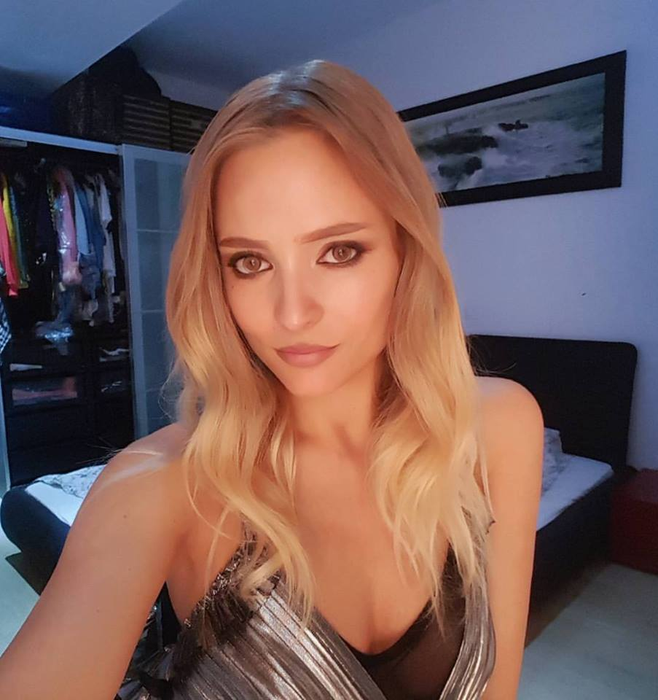 Sora Deliei își avertizează fanii, după ce i-a fost furată identitatea: ”Împrumută bani în numele meu”