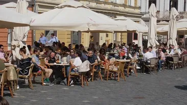 Noi reguli! De ce va fi nevoie să lăsăm numele şi numărul de telefon atunci când ieșim la terasă
