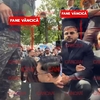 Fane Văncică a leșinat la înmormântarea fratelui său, Duduta. Imagini cu lacrimile de durere ale familiei