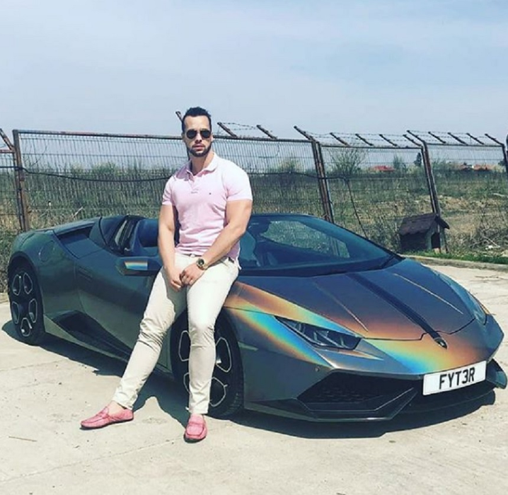 În România, Tristan Tate deține mai mulți bolizi de lux