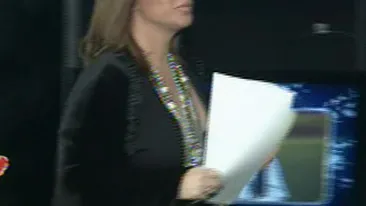 Uite ce decolteu generos a avut Luminita Anghel la Eurovision! Cantareata a nascut in urma cu trei luni un baietel!