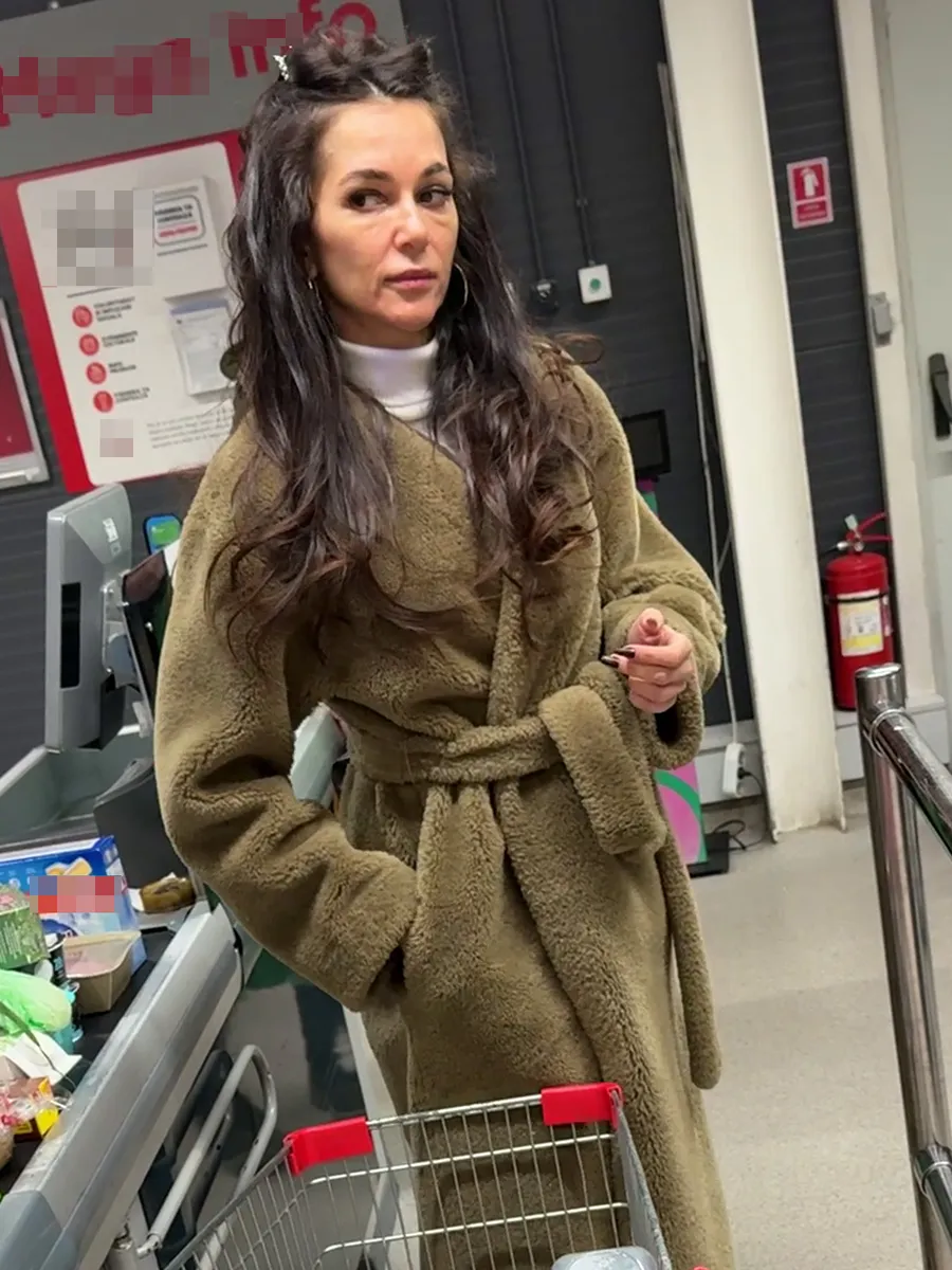 Vedeta a încercat să treacă neobservată, dar nu a scăpat de blițurile noastre