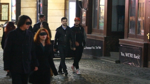 Membrii 3 Sud Est din nou impreuna! Imagini de colectie surprinse de paparazzi CANCAN.ro in centrul Vechi!