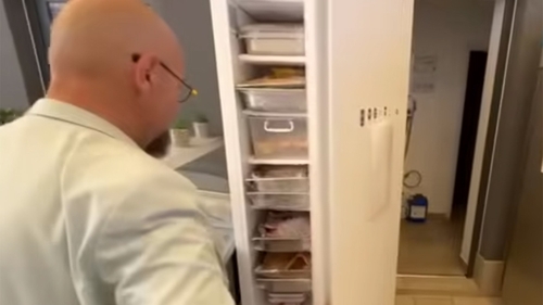 Ce a putut găsi Piedone în frigiderul unui restaurant din Mamaia. Șeful ANPC a crezut că nu vede bine