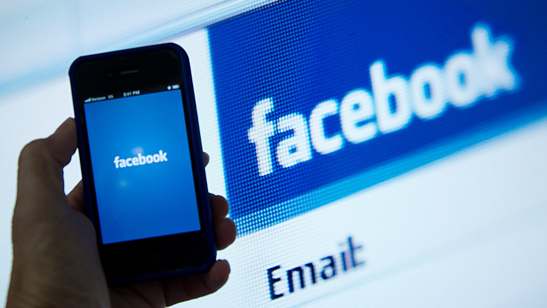 Asta te va enerva la culme! Anuntul facut astazi de Facebook. Toti cei care au cont vor fi afectati