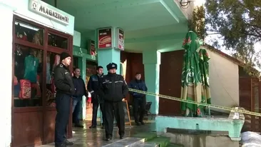 Acest bărbat şi-a stropit soţia cu benzină şi i-a dat foc într-un fast-food din Bacău. De faţă erau şi cei doi copii ai lor