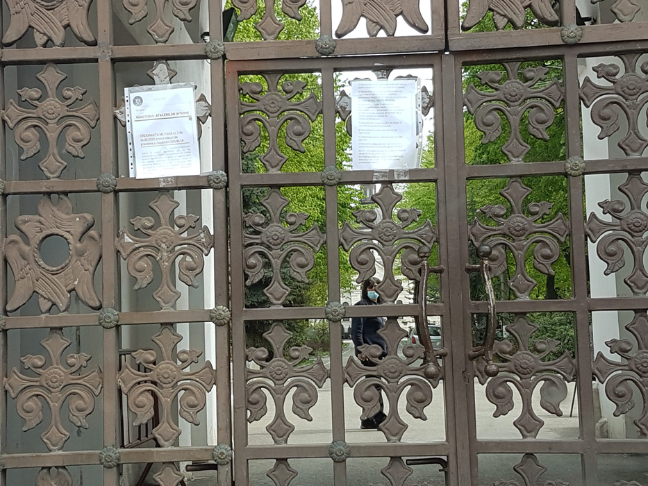 Cimitire închise încă din Vinerea Mare, în urma pandemiei de COVID-19