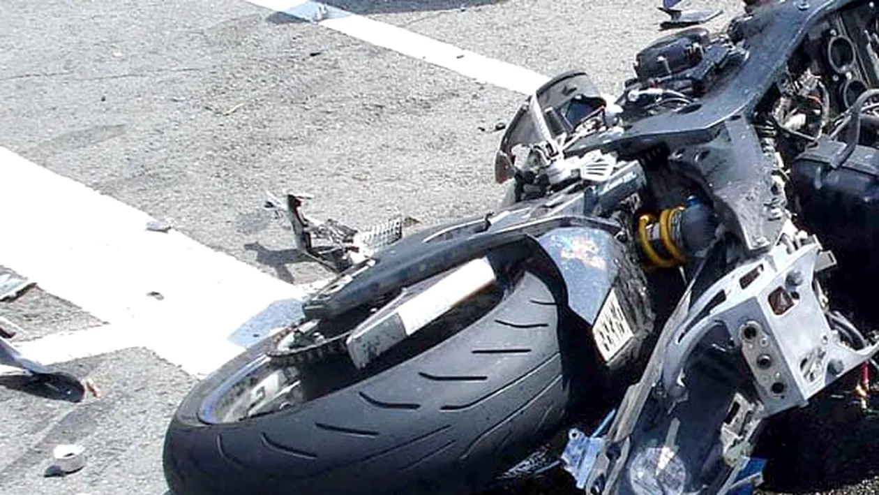 Un motociclist a murit în Capitală, după ce a intrat în stâlpii din Pasajul Unirii