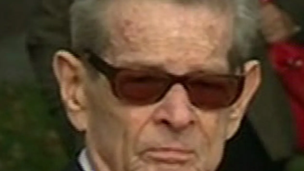 VIDEO Primele imagini de la inaugurarerea Piatetei Regale! Vezi cine a venit sa-l felicite pe Regele Mihai si cum a fost primit de popor!