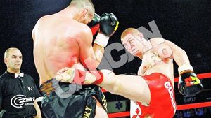 Catalin Morosanu urca in ring dupa ce a devenit consilier judetean! Primul politician roman din K1 se bate cu un american