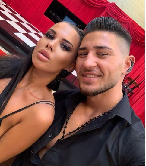 Cum arăta Andra Volos înainte să fie celebră! Operaţiile estetice au schimbat-o total