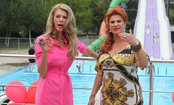 Pe vremuri, o brunetă sexy, în prezent, blondă ca o păpușă Barbie! Alina Vidican s-a transformat enorm după operațiile estetice costisitoare
