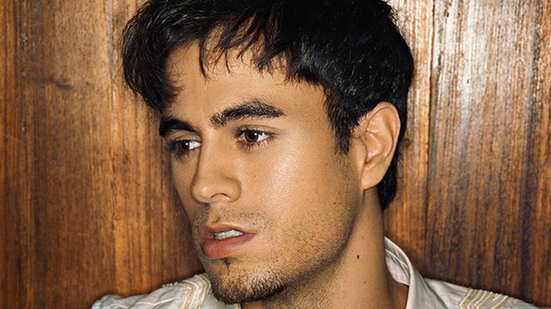 Enrique Iglesias a transmis un mesaj romanilor pe pagina lui de Facebook! Admiratoarelor nu le-a venit sa creada ce a scris