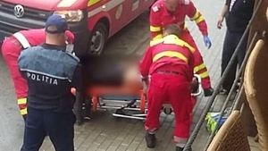 Un bărbat de 32 de ani a fost înjunghiat mortal, în miezul zilei, la Sebeș