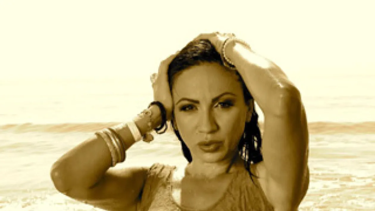 Rocsana Marcu se complace in singuratate: Deseori cand mai merg la cafenea lumea se uita ciudat la mine pentru ca sunt singura