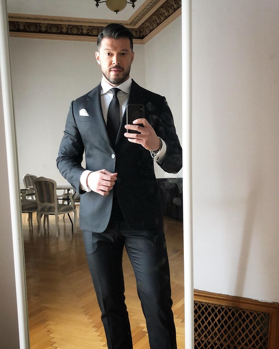 Victor Slav s-a căsătorit în secret?!. Fanii au reacționat imediat: ”Casă de piatră!”