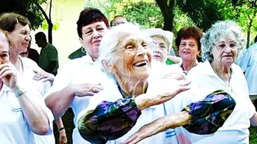 La 105 ani, da lectii de fitness