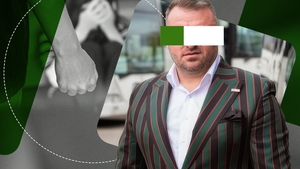 Milionarul și-a snopit iubita din cauza unor prăjituri! Cum justifică rănile de pe fața ei: ”Își face tot timpul operații estetice!”