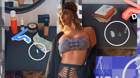 Natalia Mateuț s-a pozat cu linii de praf alb în Mykonos, probabil din greșeală! Făină, praf de copt sau zahăr pudră?