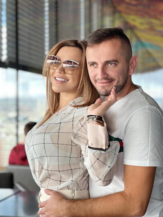 Cum o afectează pe Carmen de la Sălciua divorțul iubitului ei. Cât de complicată e noua relație a cunoscutei cântărețe