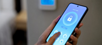 Cum îți dai seama dacă telefonul ar putea fi urmărit. Semnele și setările pe care trebuie să le verifici