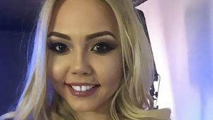 Când vei citi, ţi se va face pielea de găină! Coincidenţele stranii dintre Denisa şi Fănica lui Salam. 
Şi una, şi cealaltă…