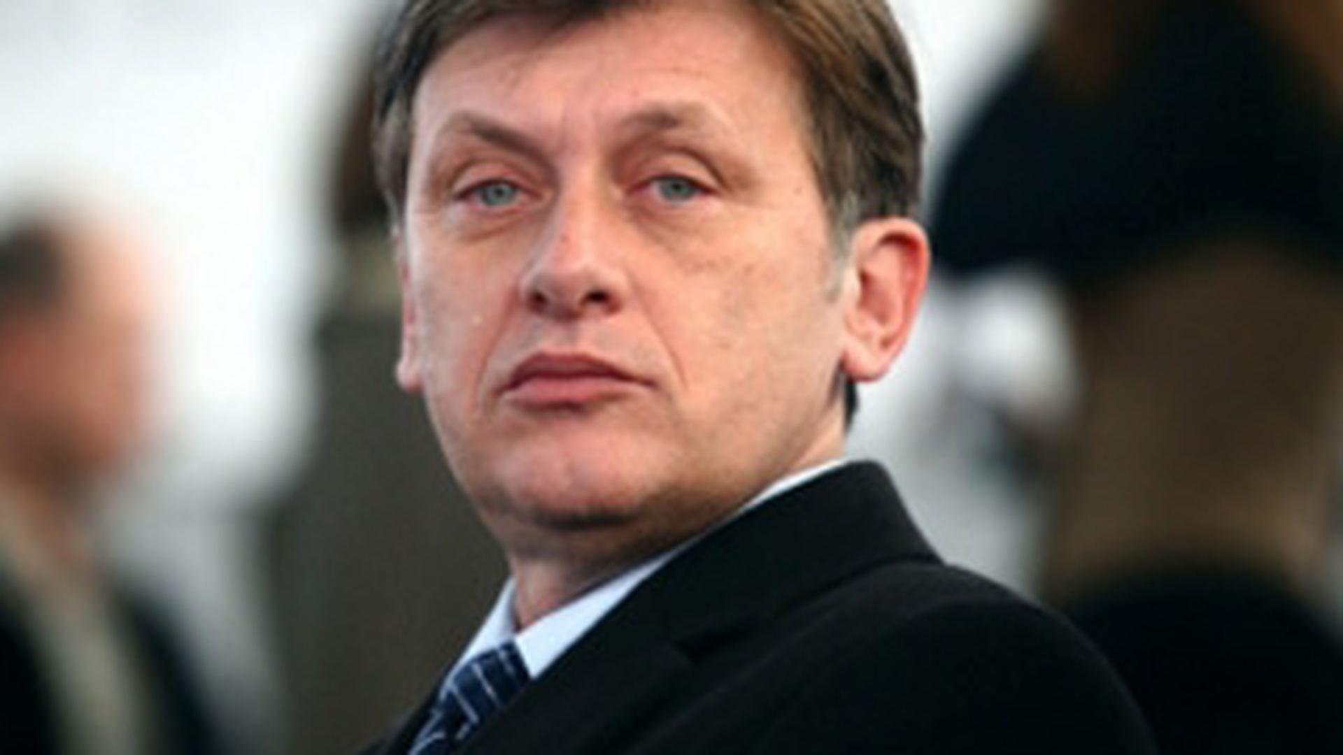 Basescu si Antonescu ii indemna pe romani sa iasa la vot