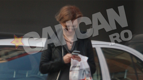 Uite ce sic se imbraca Ioana Basescu pentru un drum la farmacie! Fata presedintelui a socat cu tinuta sa!