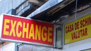 "Cutremur" valutar, în România! Cursul euro a depăşit 5 lei la agenţiile stradale